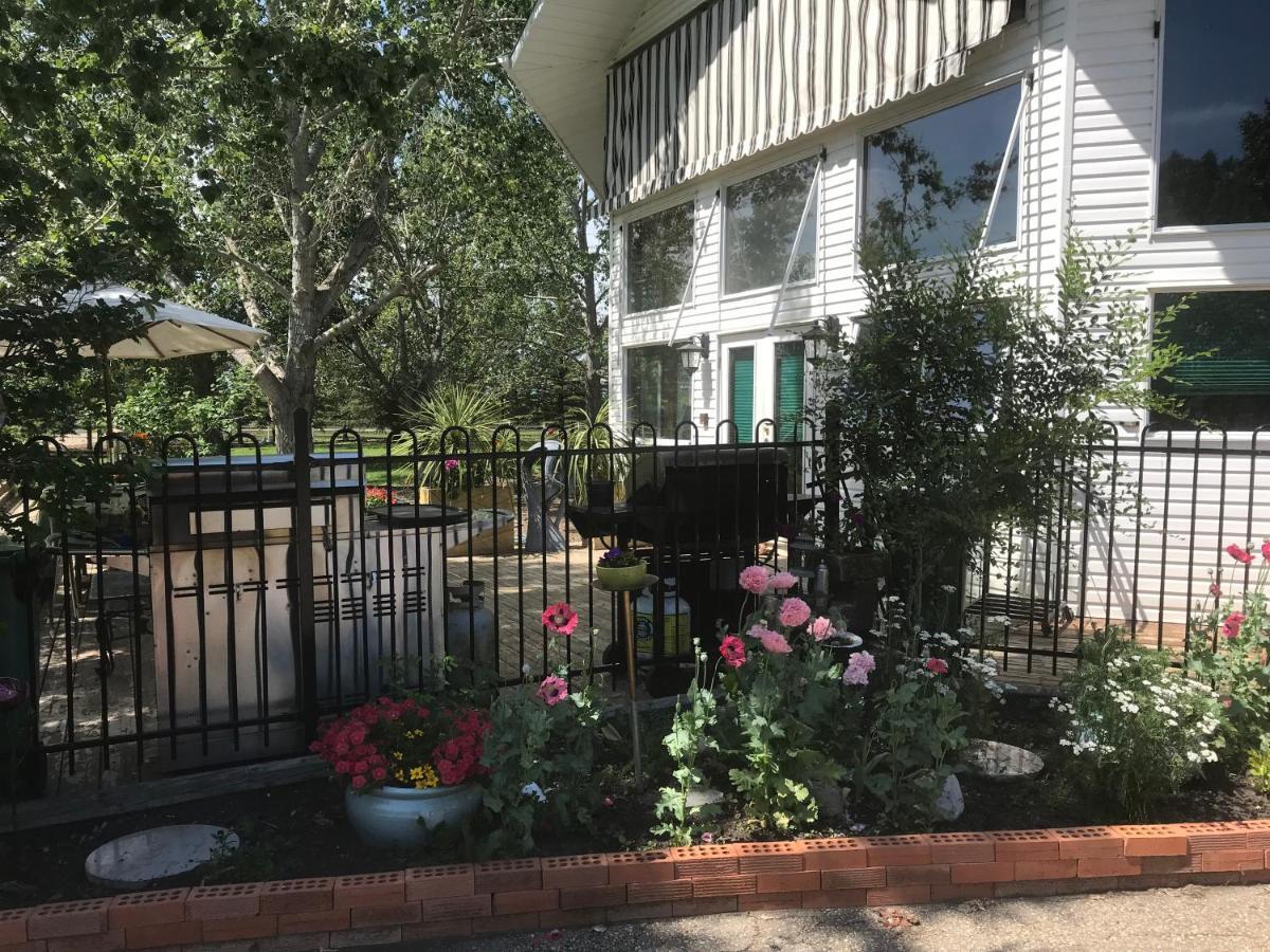 Rolling Hills Country Resort Bed And Breakfast スリーヒルズ エクステリア 写真